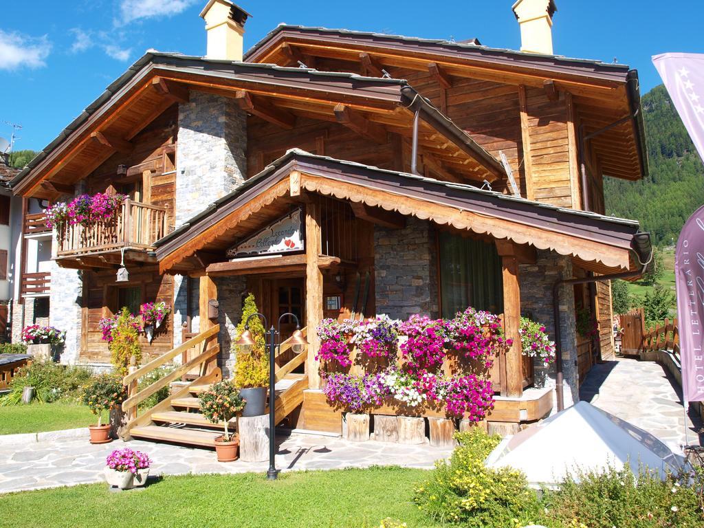 Hotel Letterario Locanda Collomb Ла-Тюйль Экстерьер фото