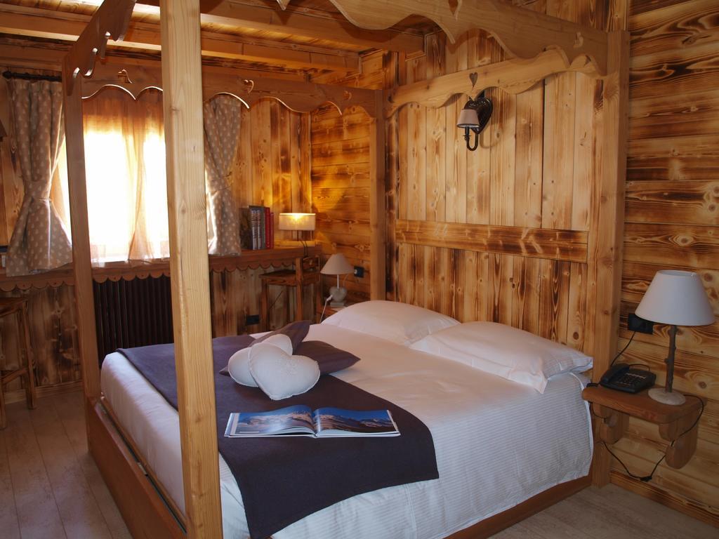 Hotel Letterario Locanda Collomb Ла-Тюйль Номер фото