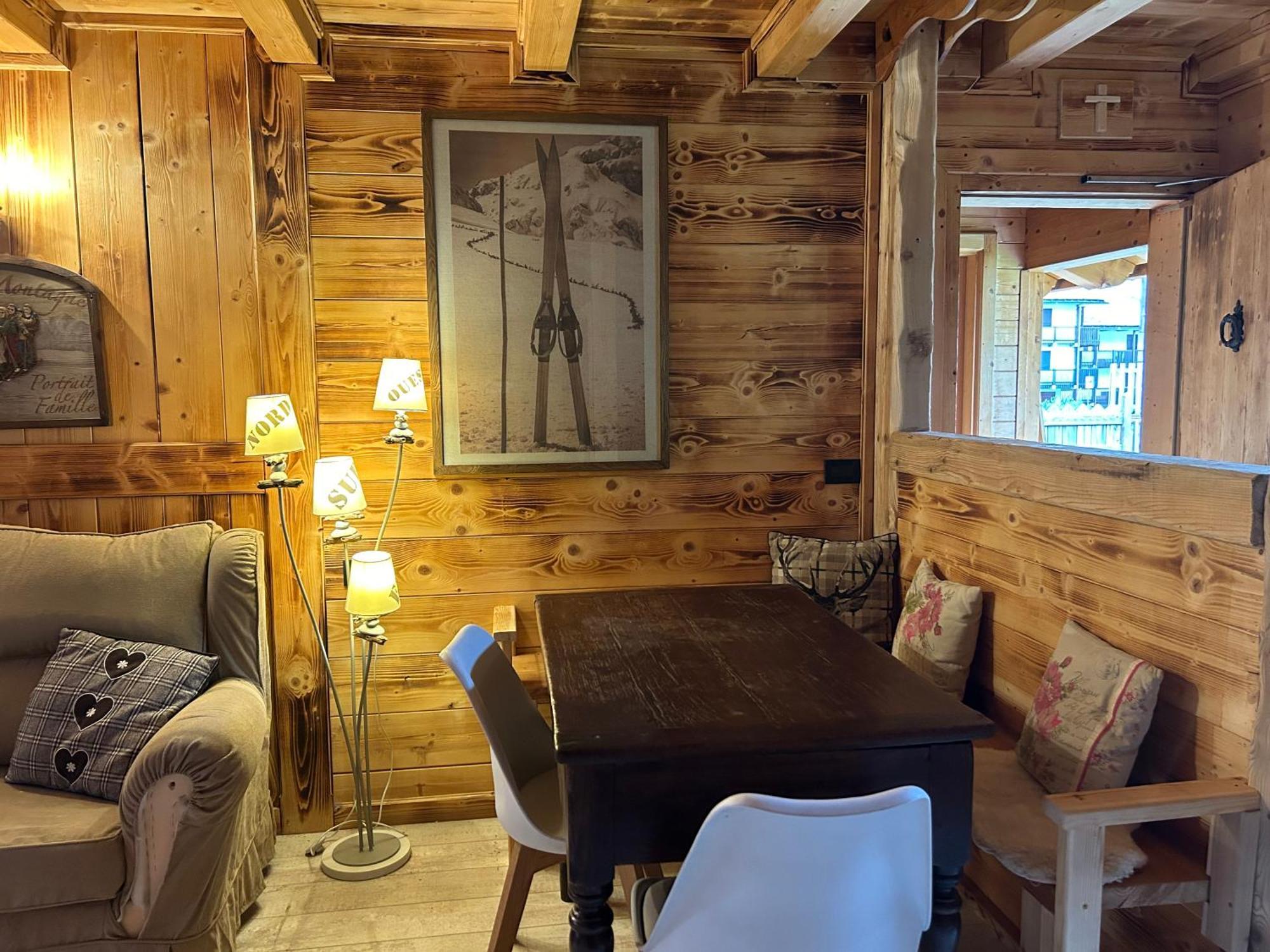 Hotel Letterario Locanda Collomb Ла-Тюйль Экстерьер фото