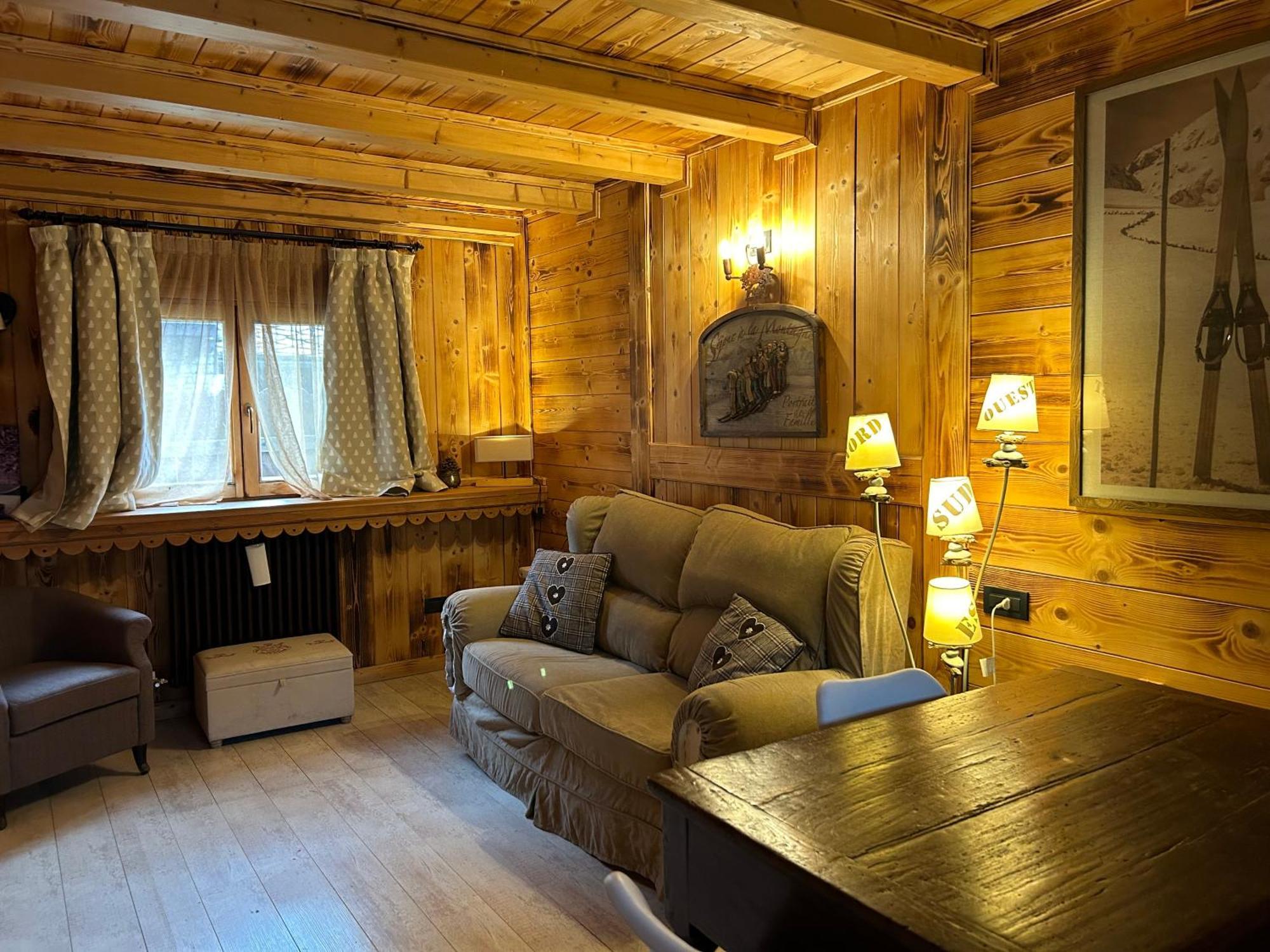 Hotel Letterario Locanda Collomb Ла-Тюйль Экстерьер фото