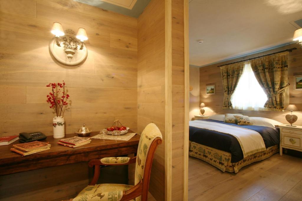 Hotel Letterario Locanda Collomb Ла-Тюйль Номер фото