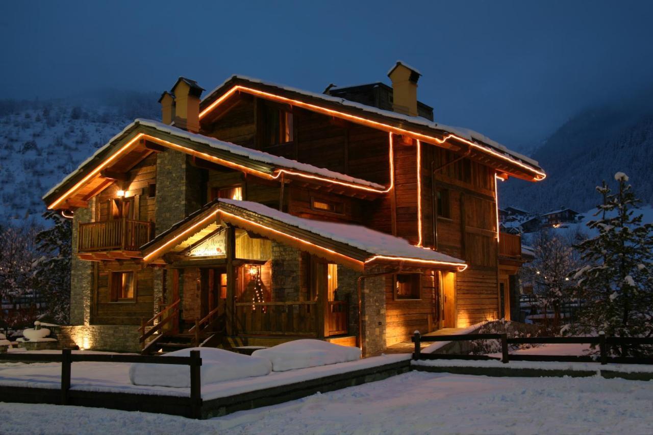 Hotel Letterario Locanda Collomb Ла-Тюйль Экстерьер фото