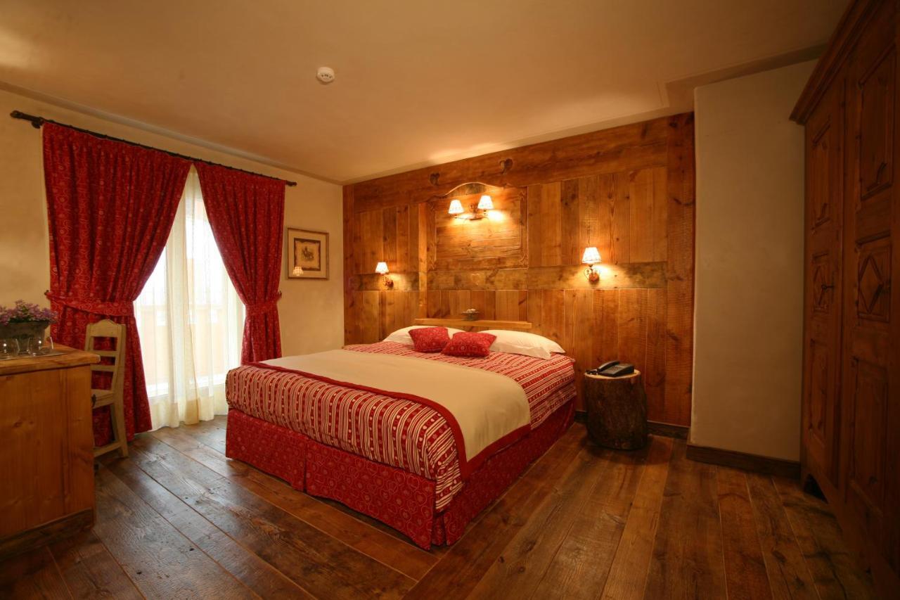 Hotel Letterario Locanda Collomb Ла-Тюйль Номер фото